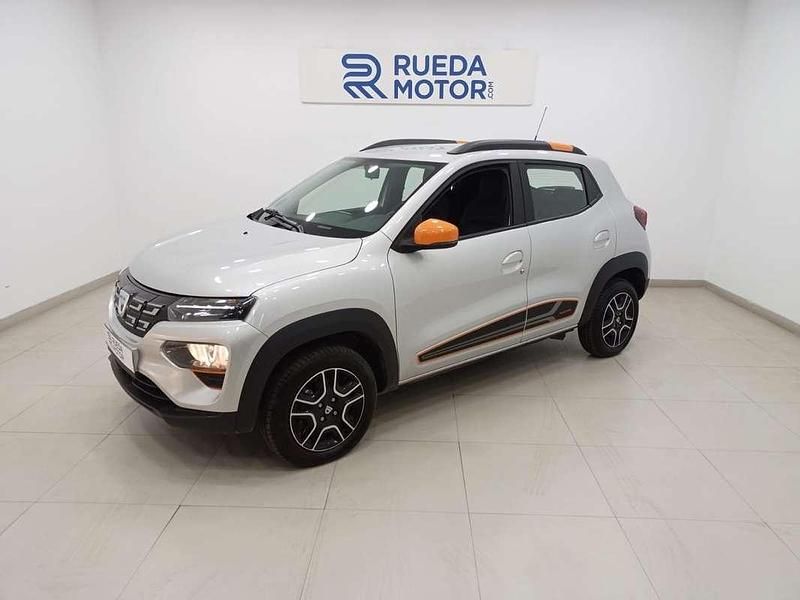 Usado Dacia Spring Comfort 33 kW (45 CV) 2022 Plateado Utilitario