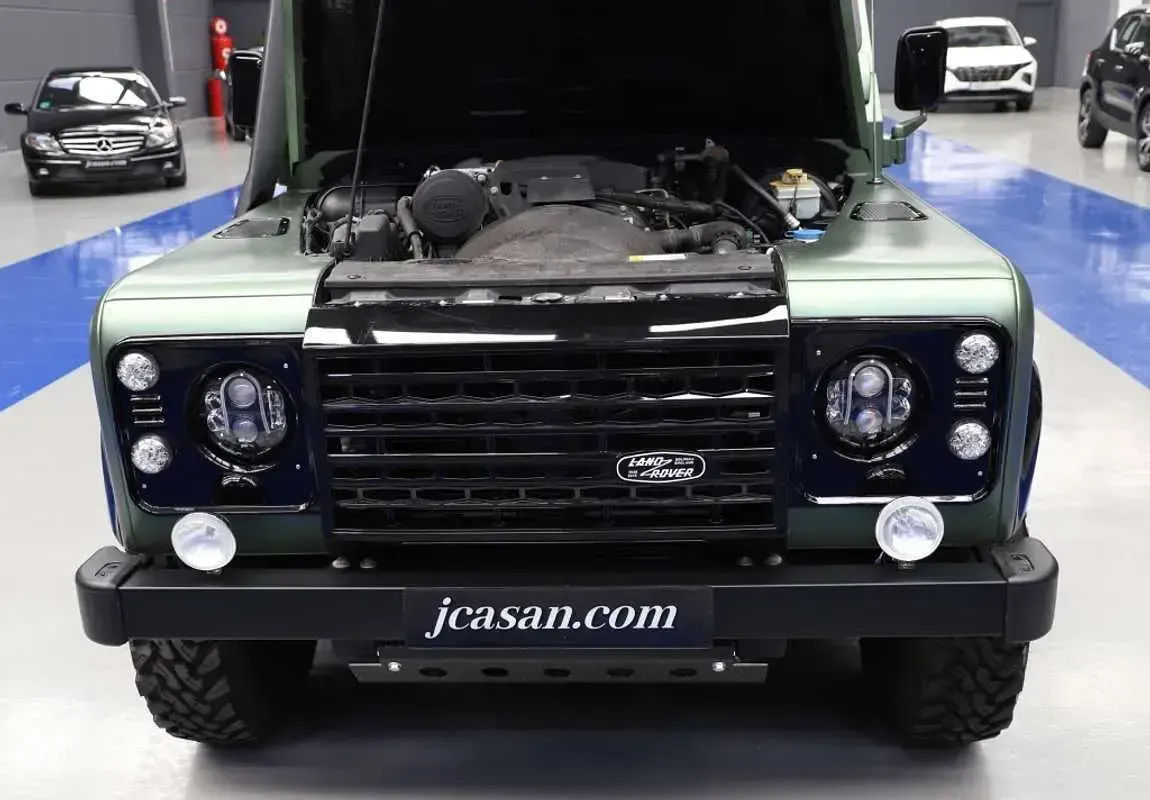 Używany Land Rover Defender 122 KM (89 kW) 2014 Zielony Kombi