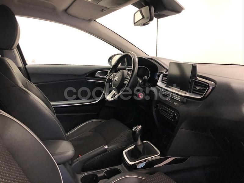 Usado Kia Ceed 120 CV (88 kW) 2019 Azul Utilitario