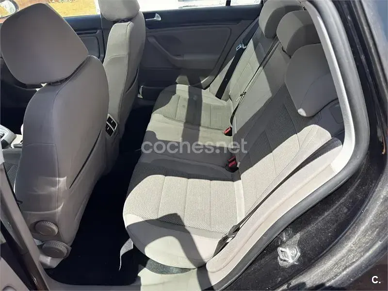 Usado VW Golf VI Sport 105 CV (77 kW) 2011 Negro Utilitario