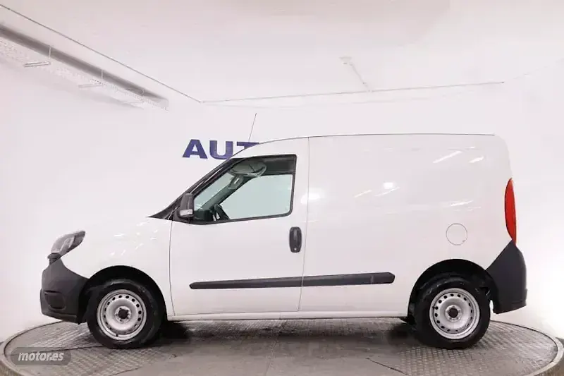 Usado Fiat Doblò 95 CV (69 kW) 2019 Blanco Monovolumen