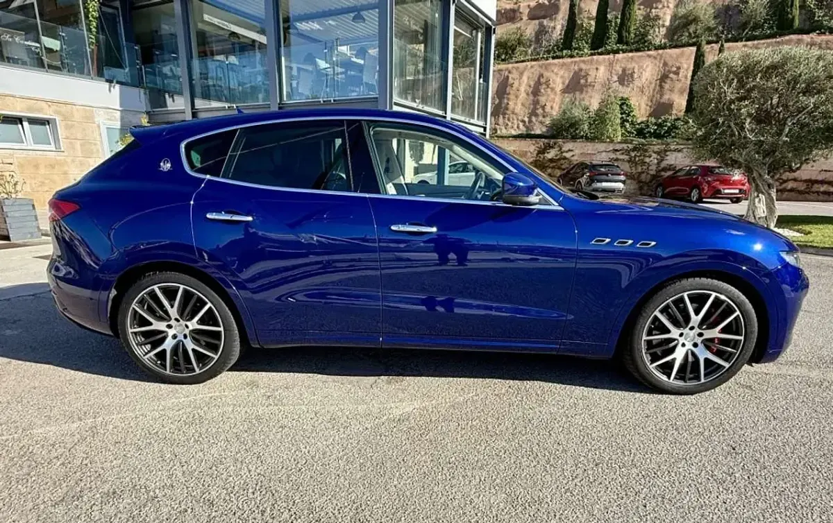 Usado Maserati Levante 430 CV (316 kW) 2017 Azul SUV