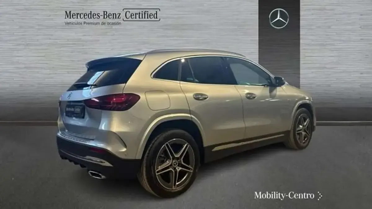 Usado Mercedes GLA250 165 CV (121 kW) 2025 Plateado SUV