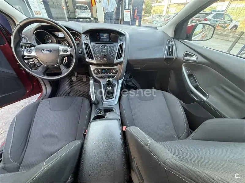 Usado Ford Focus Titanium 150 CV (110 kW) 2011 Granate Berlina