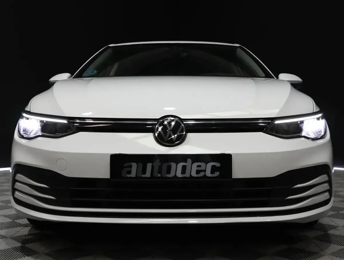 Usado VW Golf VIII Life 110 CV (80 kW) 2021 Blanco Utilitario