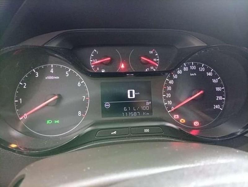 Usado Opel Crossland Selective 110 CV (80 kW) 2018 Gris SUV