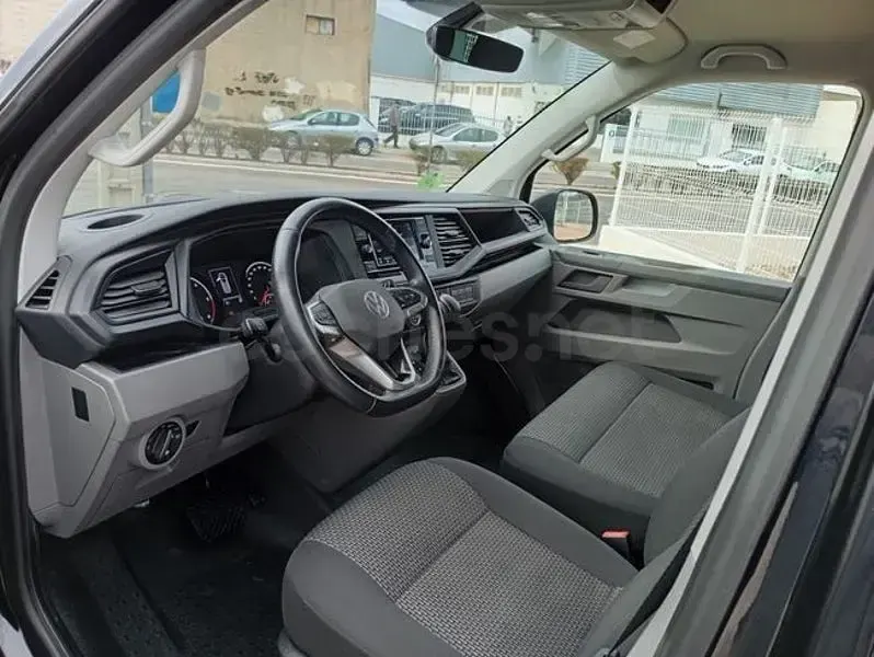 Usado VW Caravelle 150 CV (110 kW) 2022 Negro Van