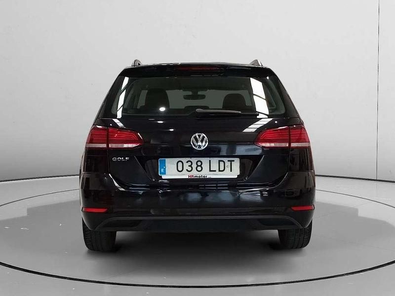 Usado VW Golf VII 116 CV (85 kW) 2020 Negro Familiar
