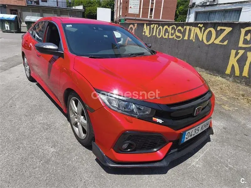 Usado Honda Civic Elegance 129 CV (94 kW) 2018 Rojo Berlina