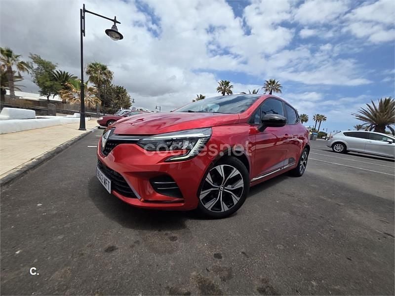Begagnad Renault Clio V Evolution 90 HK (66 kW) 2023 Röd Sedan