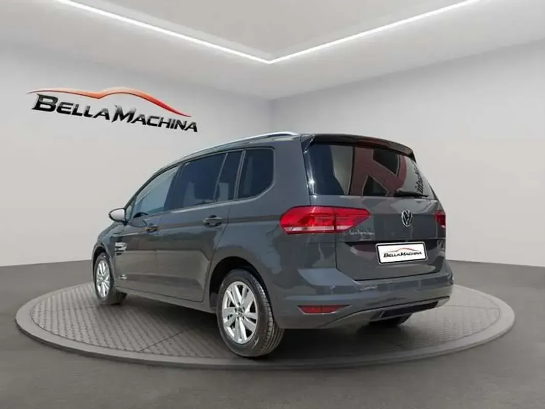 Usado VW Touran Advance 116 CV (85 kW) 2021 Gris Monovolumen