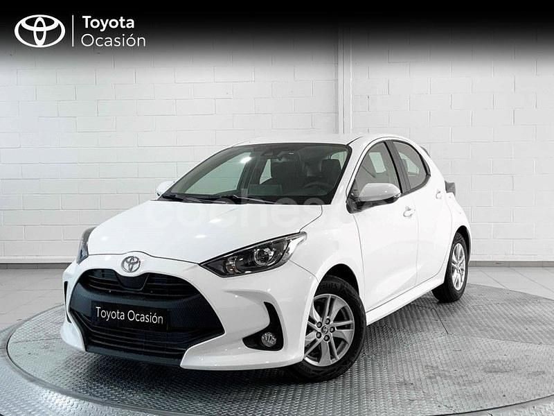 Blanco Usado 2023 Toyota Yaris Berlina | 17.800 € (Precio justo) - Imagen 1/4