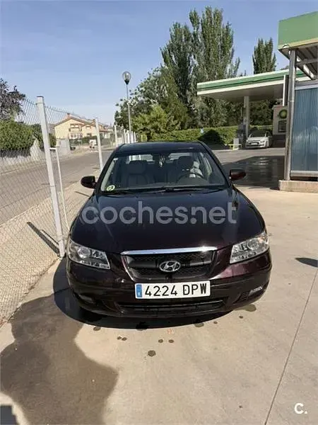 Usado Hyundai Sonata Style 161 CV (118 kW) 2005 Granate Berlina