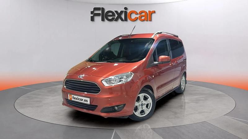 Usado Ford Tourneo Courier Titanium 102 CV (75 kW) 2016 Granate Monovolumen