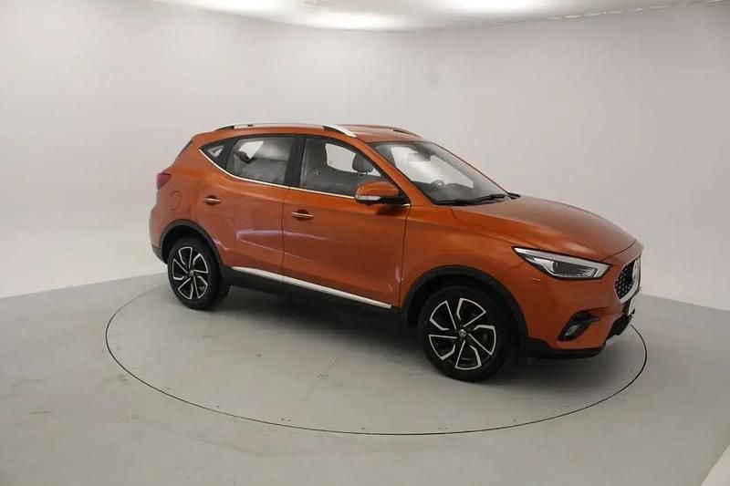 Usado MG ZS Luxury 107 HP (78 kW) 2023 Laranja Sedan