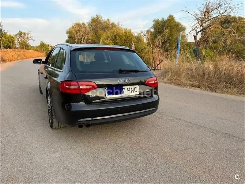 Usado Audi A4 Advanced 163 CV (119 kW) 2012 Negro Familiar