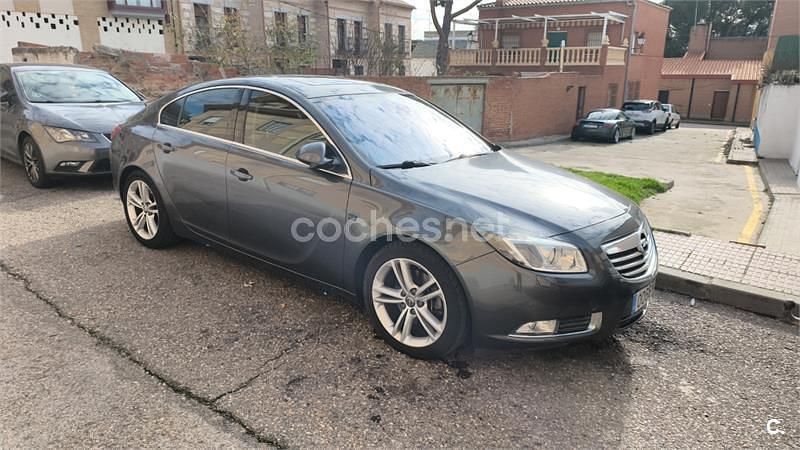 Gris / plata Usado 2011 Opel Insignia Sport Berlina | 5700 € (Precio justo) - Imagen 1/4