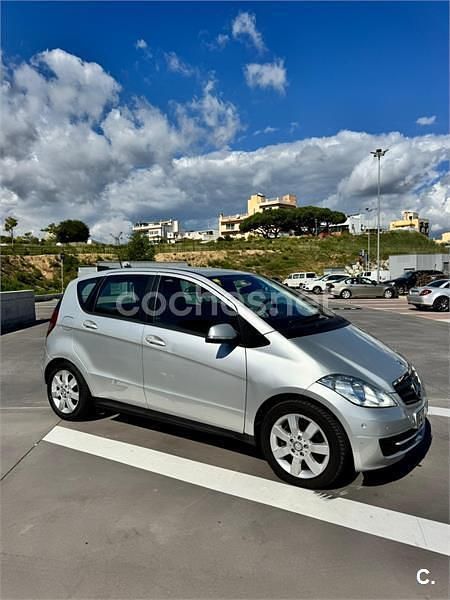 Usado Mercedes A180 109 CV (80 kW) 2011 Gris / plata Monovolumen