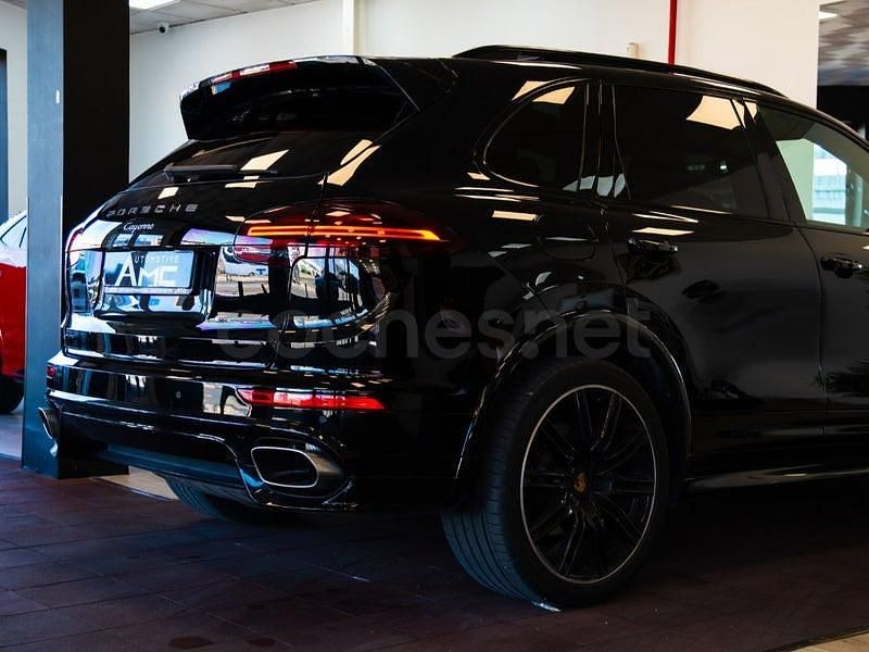 Käytetty Porsche Cayenne 262 HP (192 kW) 2015 Musta Katumaasturi