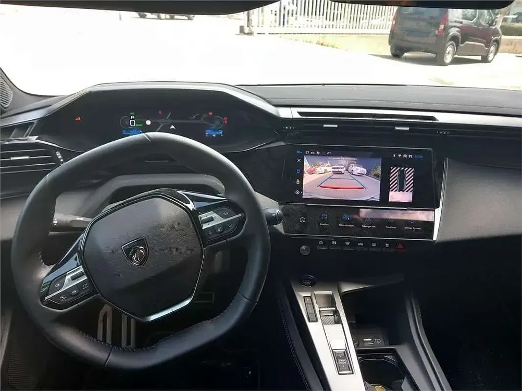 Usado Peugeot e-308 114 kW (156 CV) 2023 Blanco Utilitario