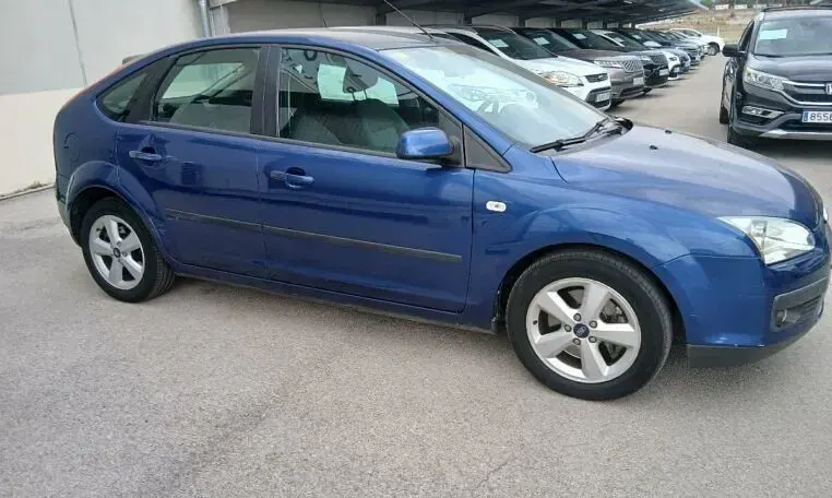 Usado Ford Focus Ghia 116 CV (85 kW) 2007 Azul Monovolumen
