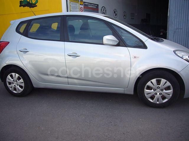 Usado Hyundai ix20 Classic 77 CV (56 kW) 2011 Gris / plata Utilitario