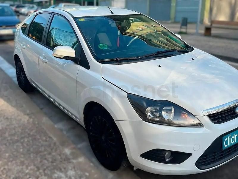 Usado Ford Focus Trend 100 CV (73 kW) 2011 Blanco Berlina