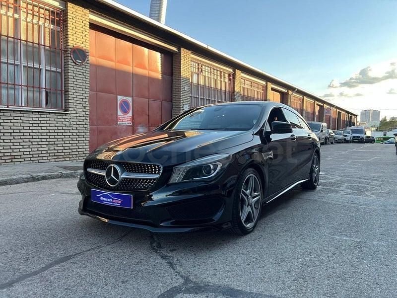 Usado Mercedes CLA220 Shooting Brake AMG line 177 CV (130 kW) 2016 Negro Familiar