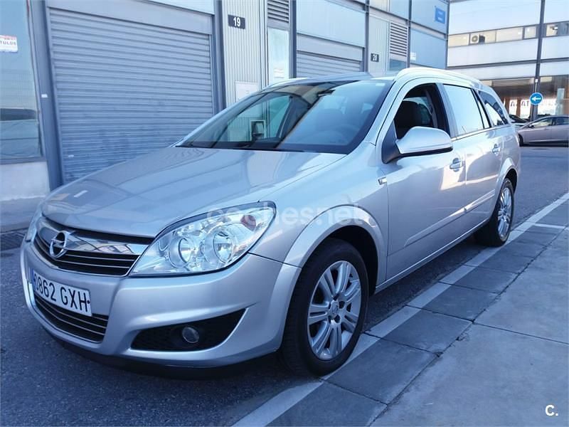 Usado Opel Astra Cosmo ST 110 CV (80 kW) 2010 Gris / plata Familiar