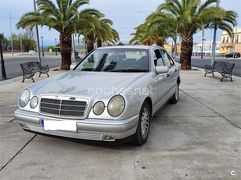 Gris / plata Usado 1998 Mercedes E320 Elegance Berlina | 6000 € - Imagen 1/4