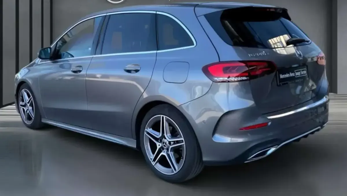 Usado Mercedes B200 150 CV (110 kW) 2020 Gris Utilitario