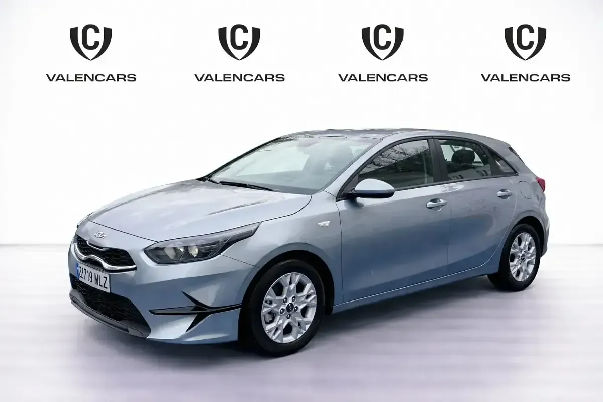 Usado Kia Ceed 120 CV (88 kW) 2024 Gris / plata Utilitario