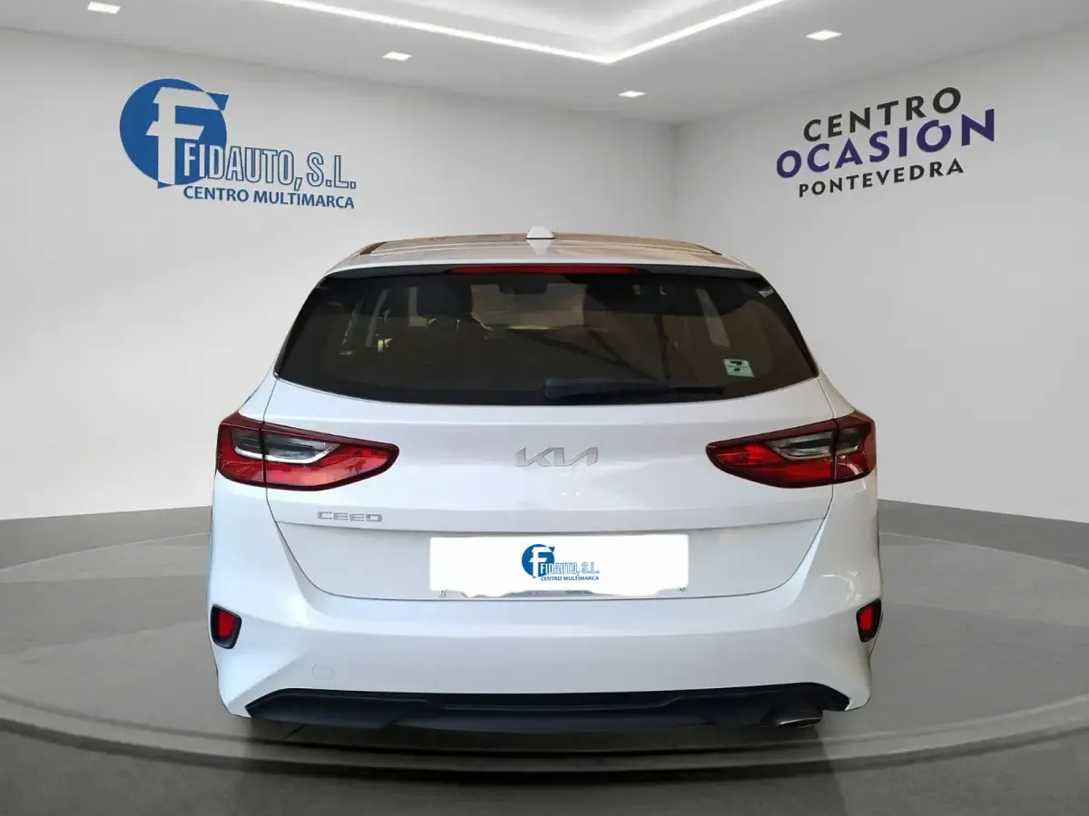 Usado Kia Ceed 120 CV (88 kW) 2023 Blanco Utilitario