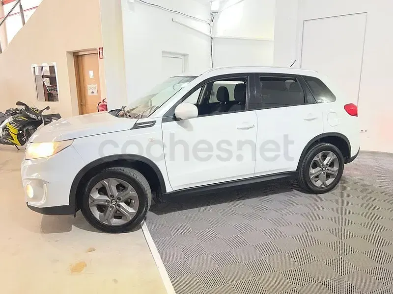 Usado Suzuki Vitara 120 CV (88 kW) 2017 Blanco SUV