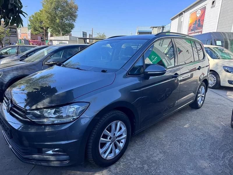 Usado VW Touran 110 CV (80 kW) 2016 Gris Monovolumen