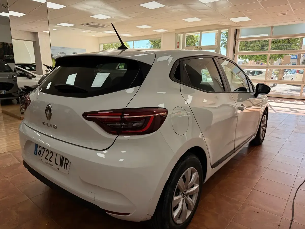 Usado Renault Clio V Business 100 CV (73 kW) 2022 Blanco Berlina