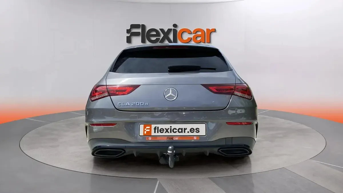 Usado Mercedes CLA200 Shooting Brake 150 CV (110 kW) 2021 Gris Familiar