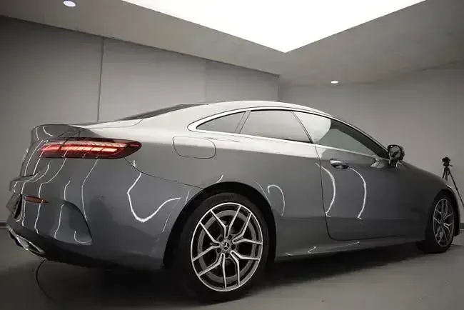 Usado Mercedes E220 194 CV (142 kW) 2021 Gris Coupe