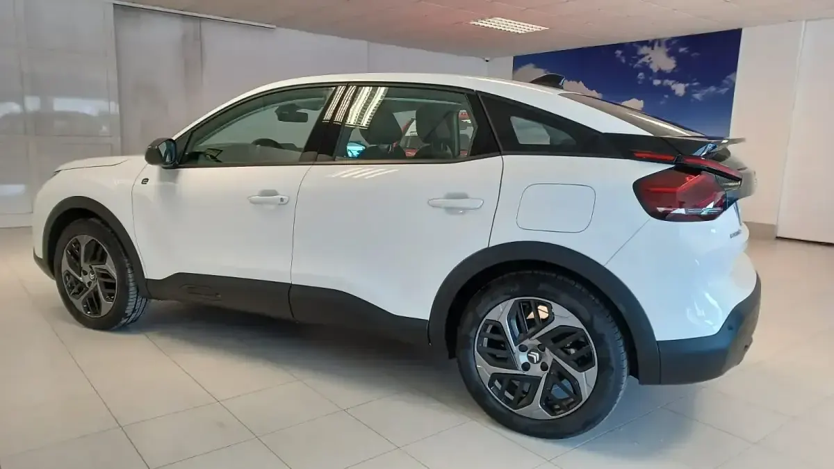 Usado Citroën e-C4 Shine 100 kW (136 CV) 2024 Blanco Berlina