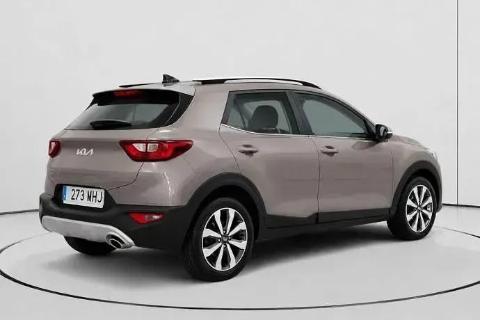 Usado Kia Stonic 120 CV (88 kW) 2023 Verde SUV