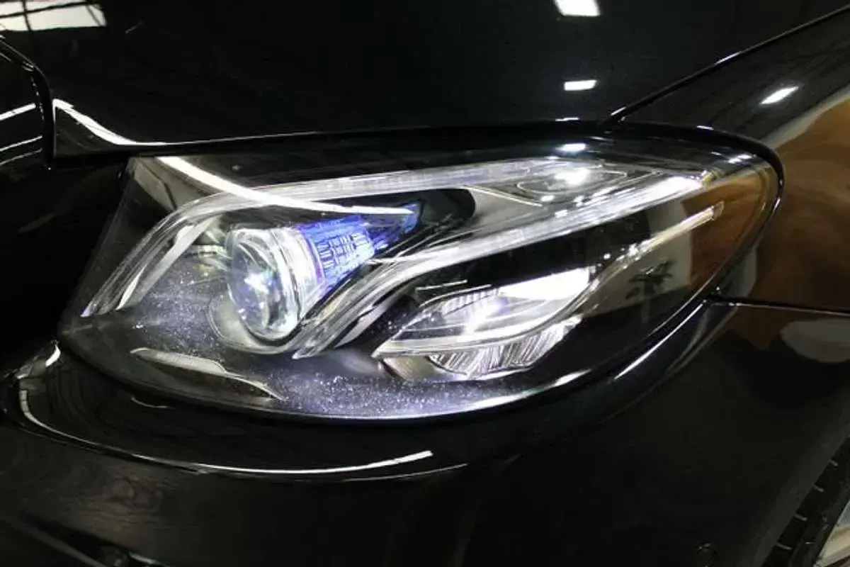 Usado Mercedes E220 194 CV (142 kW) 2018 Negro Berlina