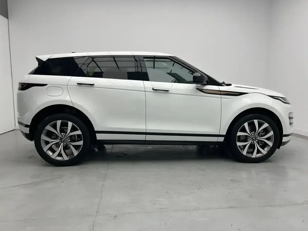 Usado Land Rover Range Rover evoque R-Dynamic 163 CV (119 kW) 2022 Blanco fuji white SUV