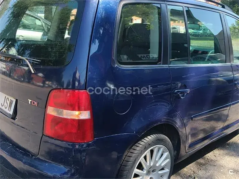 Usado VW Touran Advance 105 CV (77 kW) 2004 Azul Monovolumen