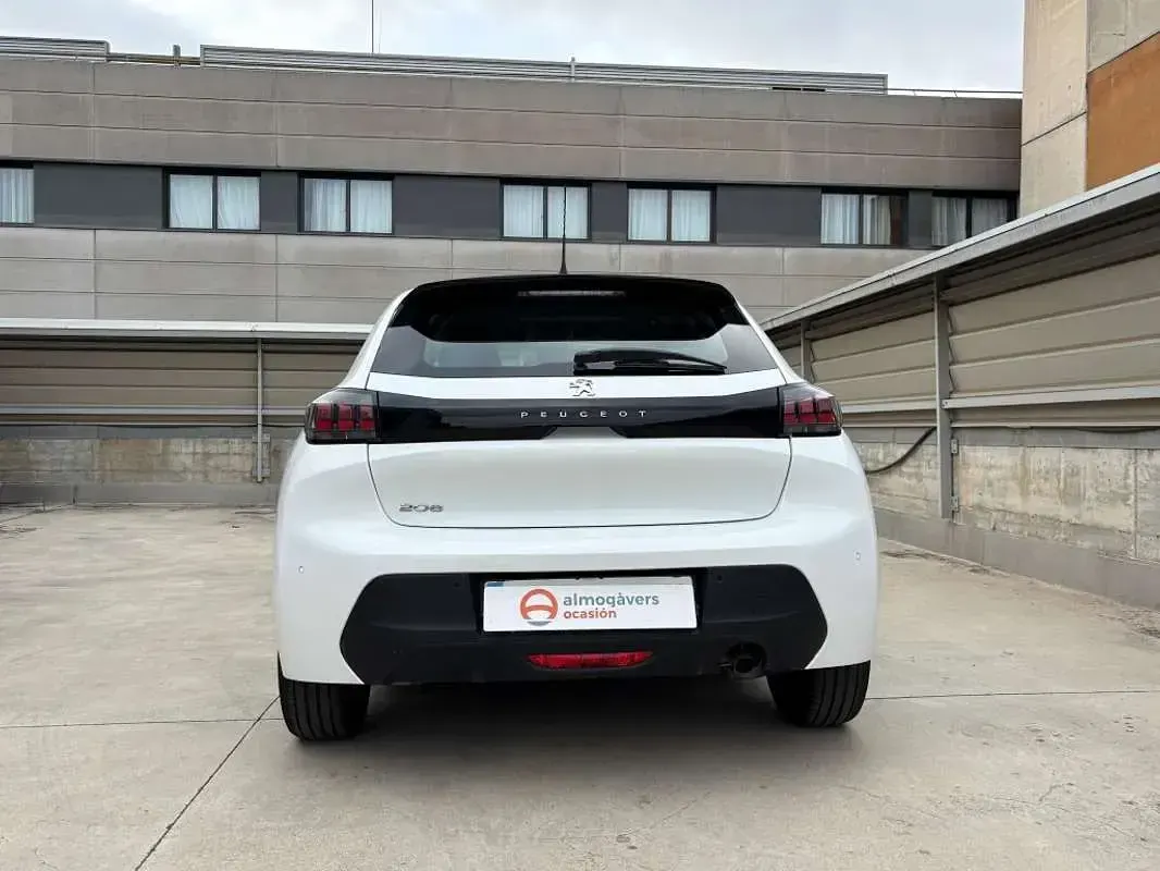 Usado Peugeot 208 Active 101 CV (74 kW) 2023 Blanco Utilitario