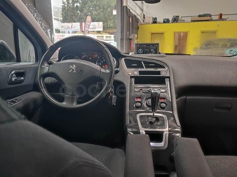 Usado Peugeot 5008 Active 120 CV (88 kW) 2016 Gris / plata Monovolumen