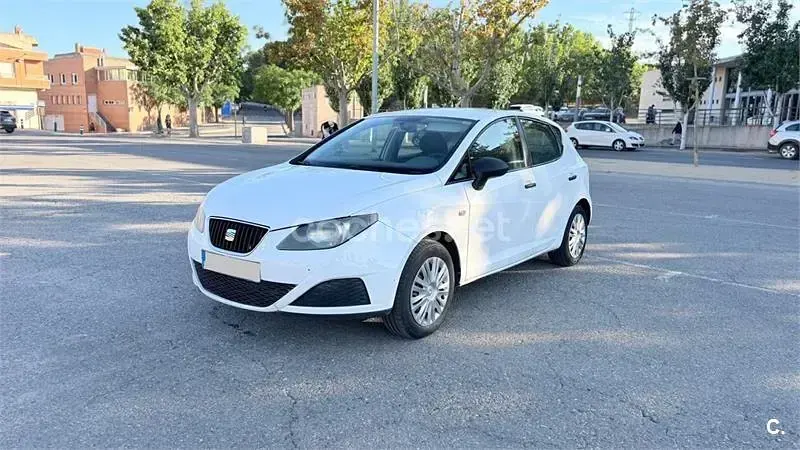 Usado Seat Ibiza 90 CV (66 kW) 2011 Blanco Berlina