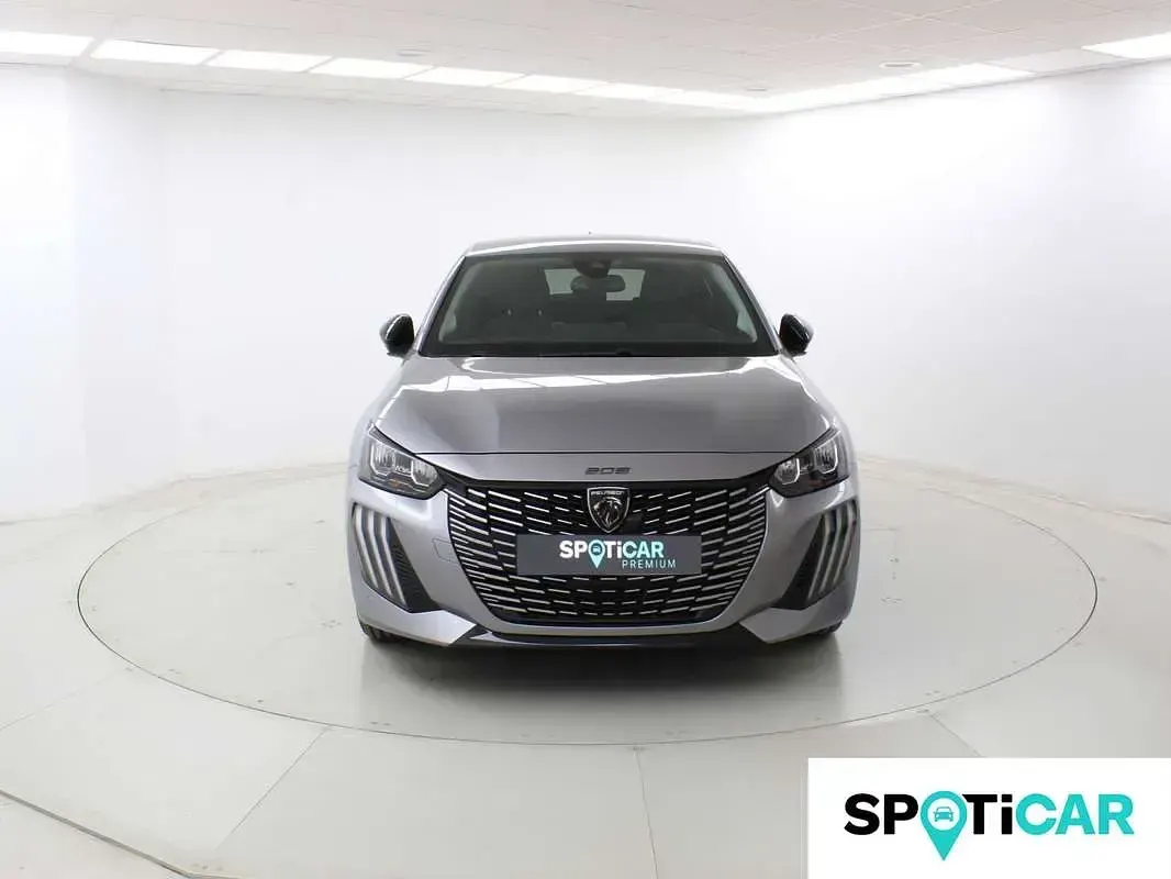 Usado Peugeot e-208 Allure 100 kW (136 CV) 2024 Gris Utilitario