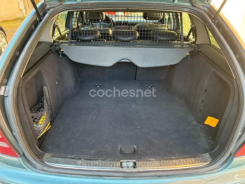 Usado Mercedes C220 Elegance 125 CV (91 kW) 2001 Azul Familiar