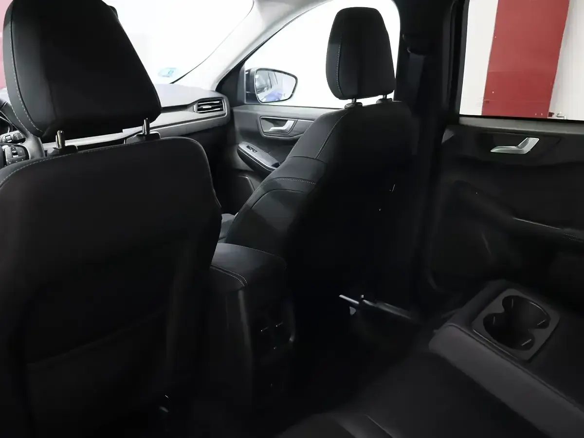Usado Ford Kuga Active X 243 CV (178 kW) 2025 Gris SUV