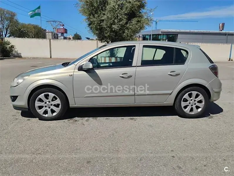 Usado Opel Astra Enjoy 115 CV (84 kW) 2008 Gris / plata Berlina